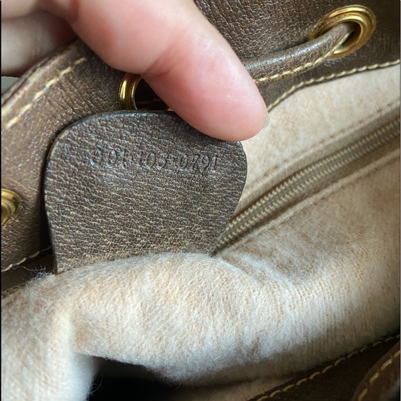 -SOLD- Gucci Vintage bucket bag- good condition - Picture 4 of 13